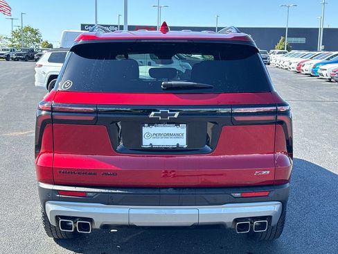 Used 2024 Chevrolet Traverse Z71 AWD/4WD image 3