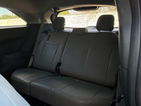 Used 2025 Toyota Sienna XLE FWD image 13