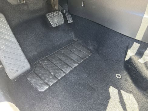 Certified 2025 Volkswagen Tiguan SE image 15