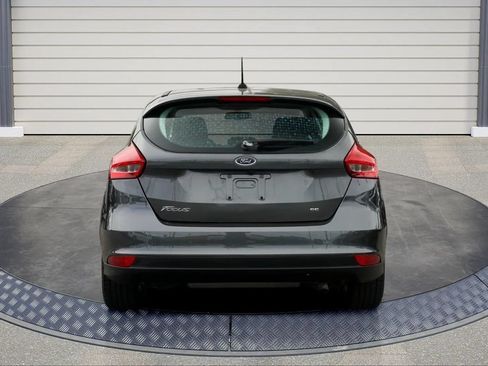 Used 2018 Ford Focus SE w/ Cold Weather Package FWD image 6