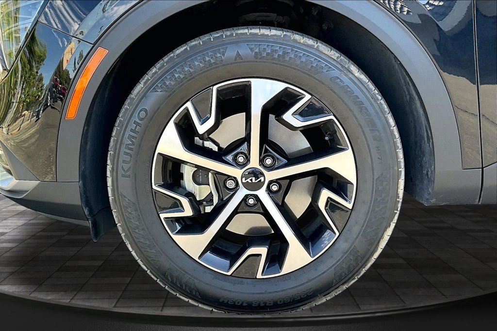 Used 2025 Kia Sportage EX FWD image 32
