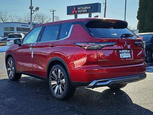 New 2026 Mitsubishi Outlander SE image 3