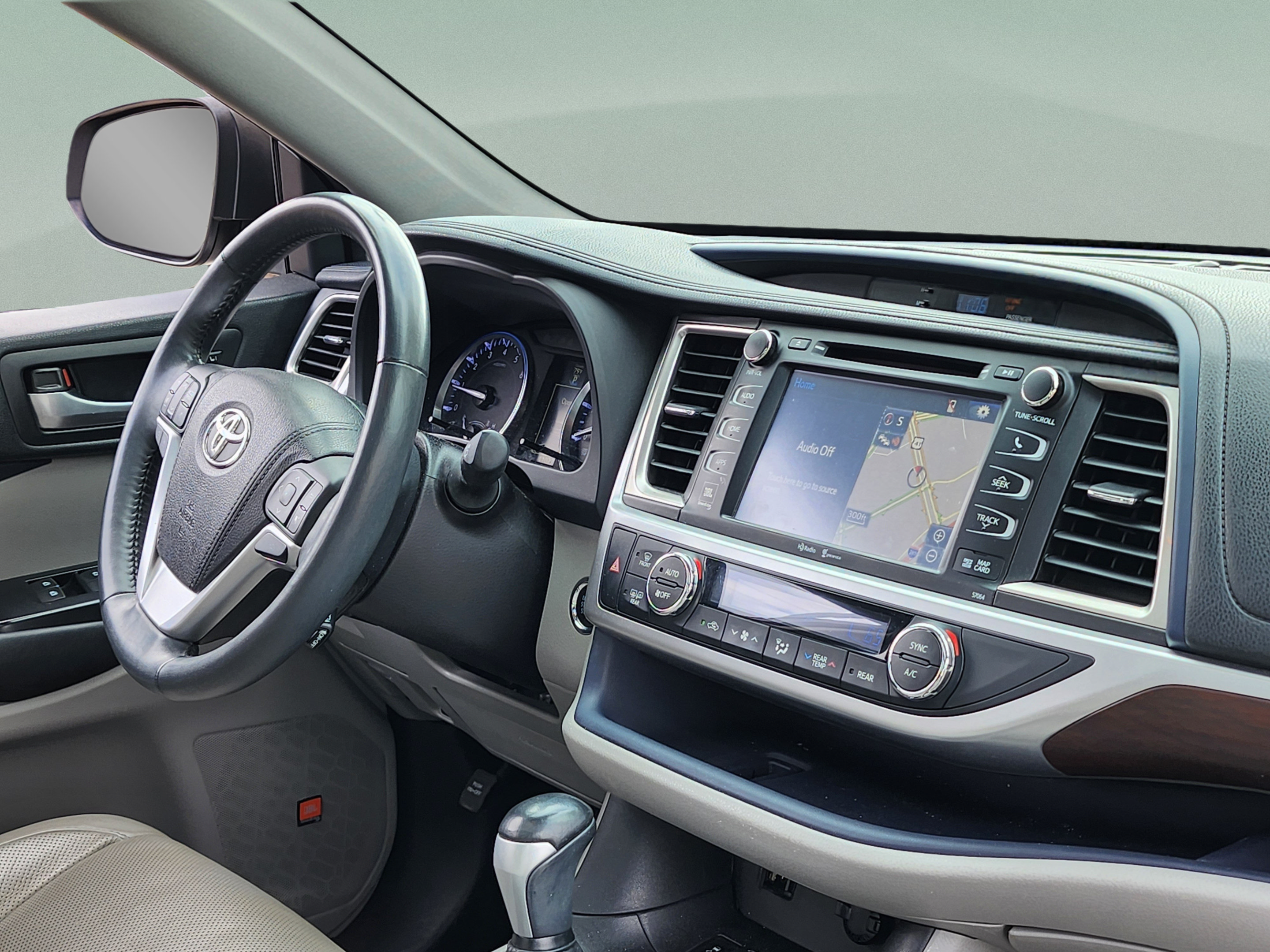 Used 2015 Toyota Highlander Limited Platinum FWD image 21