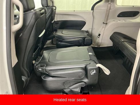 Used 2017 Chrysler Pacifica Limited w/ UConnect Theater Package image 38