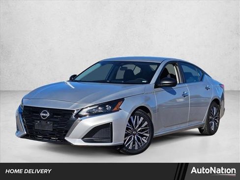 Used 2024 Nissan Altima 2.5 SV image 1