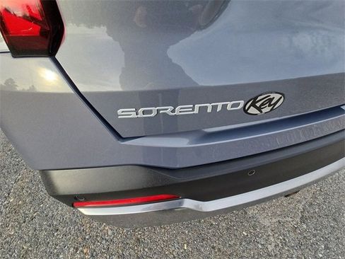 Used 2024 Kia Sorento S image 33