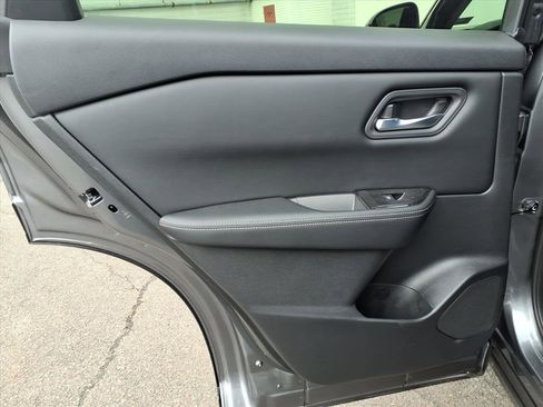 Certified 2025 Nissan Rogue SV image 18