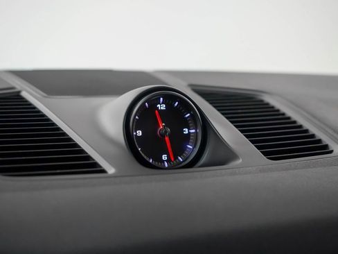 Certified 2023 Porsche Cayenne Platinum Edition image 29