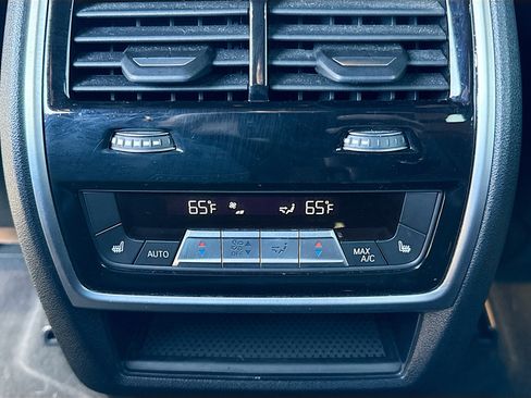 Used 2020 BMW X7 M50i image 21