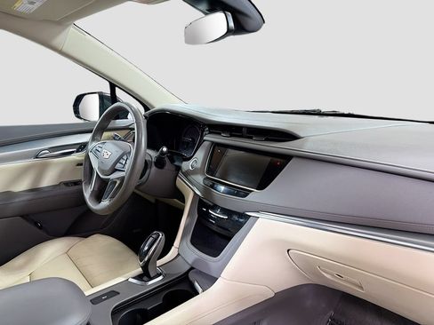 Used 2018 Cadillac XT5 Luxury w/ Driver Awareness Package FWD image 32
