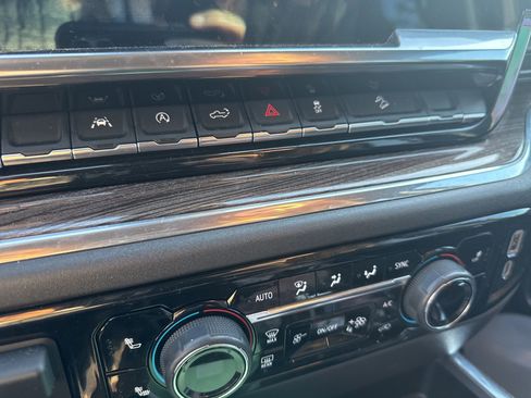 Used 2024 Chevrolet Silverado 1500 LT Trail Boss w/ Convenience Package II image 8