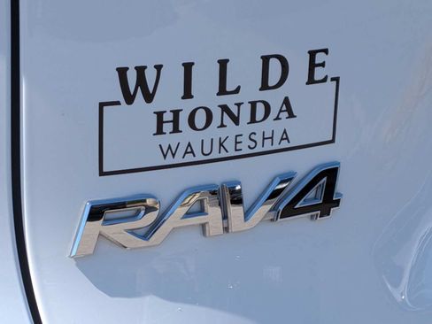 Used 2020 Toyota RAV4 XLE AWD/4WD image 11