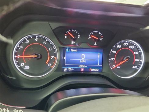 Used 2021 Chevrolet Camaro LT w/ Technology Package image 17