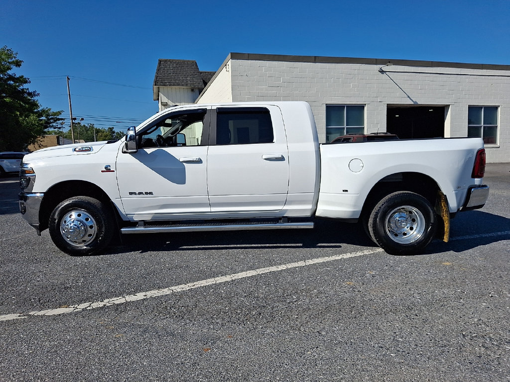 Certified 2025 RAM 3500 Laramie AWD/4WD image 9