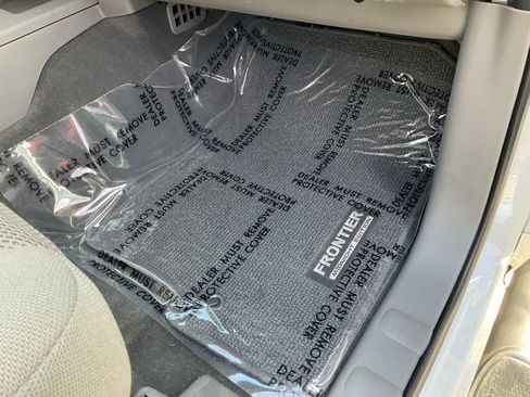 Used 2021 Nissan Frontier SV w/ Midnight Edition Floor Mats image 65