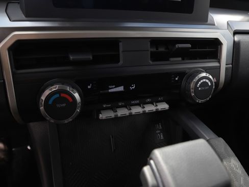 Used 2024 Toyota Tacoma SR5 AWD/4WD image 22
