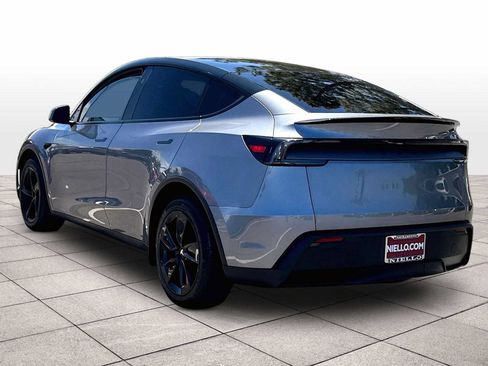Used 2026 Tesla Model Y 2WD image 13