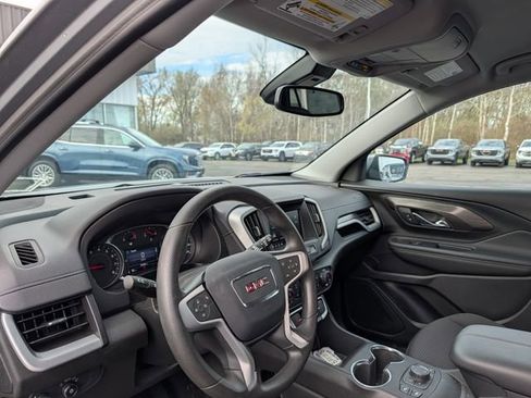 Used 2023 GMC Terrain SLE w/ Driver Convenience Package image 2