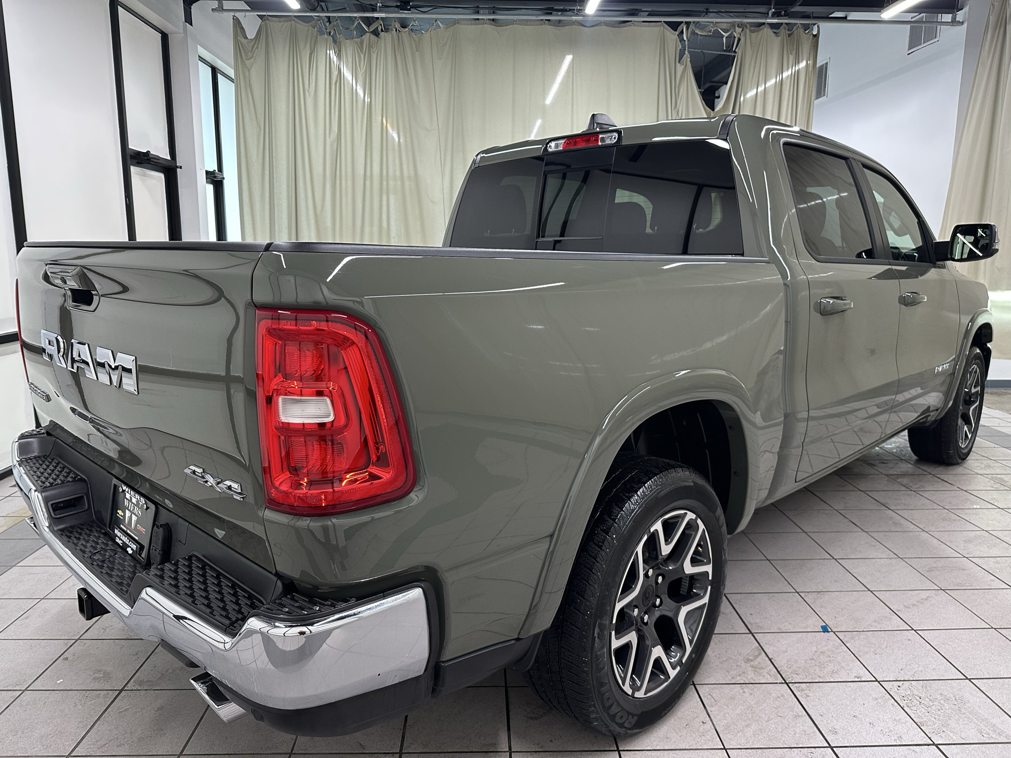 Used 2026 RAM 1500 Laramie AWD/4WD image 5