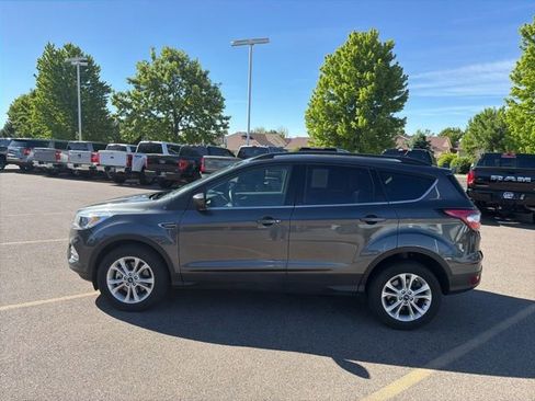 Used 2018 Ford Escape SE w/ SE Sync 3 Package AWD/4WD image 2