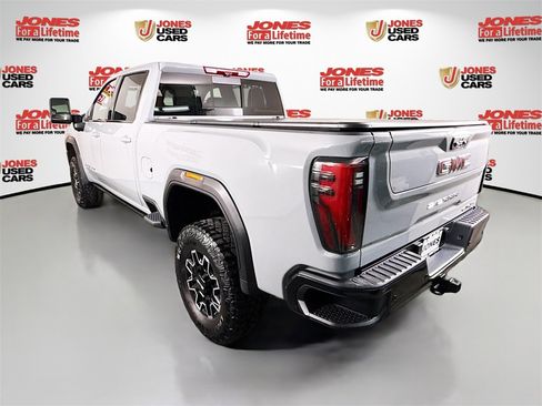 Used 2024 GMC Sierra 2500 AT4X image 2