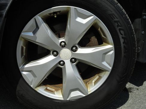 Used 2014 Subaru Forester 2.5i Touring AWD/4WD image 2