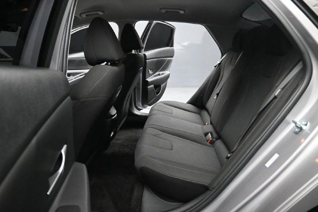 Used 2025 Hyundai Elantra SE FWD image 17