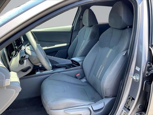 Used 2023 Hyundai Elantra SEL FWD image 25