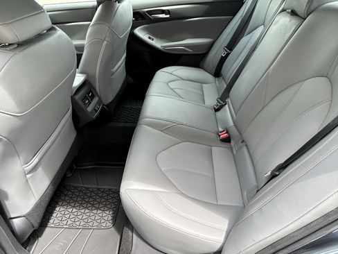 Used 2019 Toyota Avalon XLE w/ Moonroof Package FWD image 17