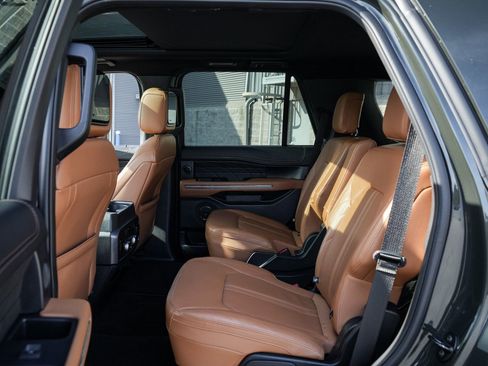 Used 2022 Ford Expedition Platinum image 19