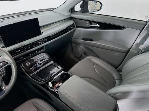 Used 2023 Lincoln Nautilus Reserve AWD/4WD image 32