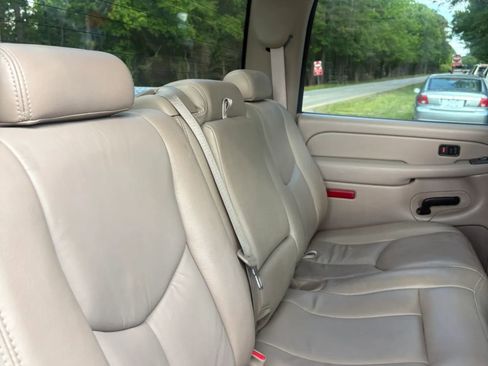Used 2006 Chevrolet Silverado 2500 LT w/ Heavy-Duty Power Package AWD/4WD image 18