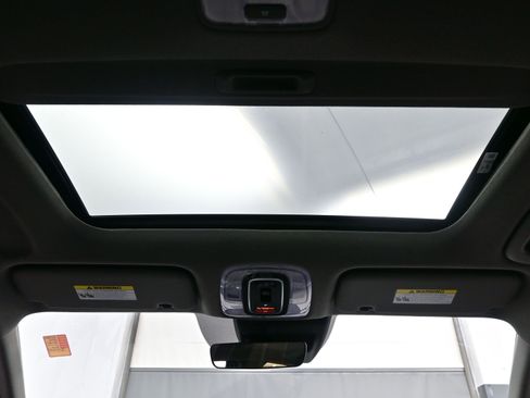 Certified 2025 Hyundai Elantra SEL image 18