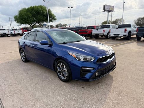 Used 2021 Kia Forte LXS image 2