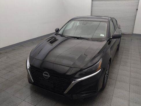 Used 2024 Nissan Altima 2.5 SV FWD image 15