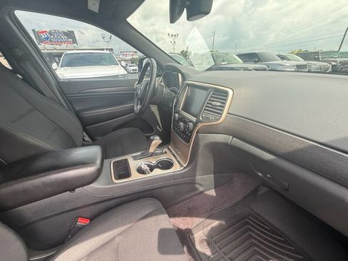 Used 2017 Jeep Grand Cherokee Laredo w/ Quick Order Package 23E AWD/4WD image 25