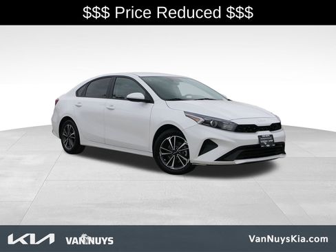 Used 2023 Kia Forte LXS image 1