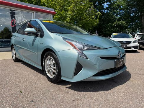Used 2016 Toyota Prius Two w/ Preferred Accessory Package FWD image 2