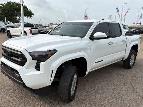 Used 2024 Toyota Tacoma SR5 AWD/4WD image 7