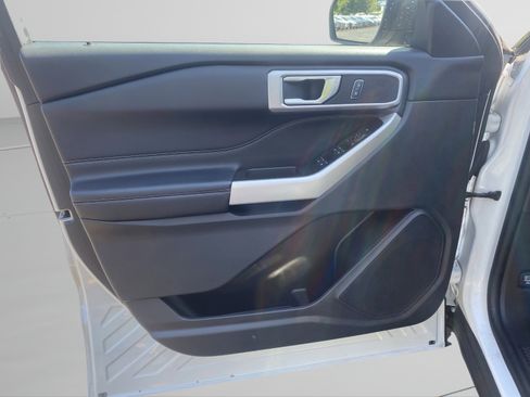 Used 2022 Ford Explorer XLT image 20