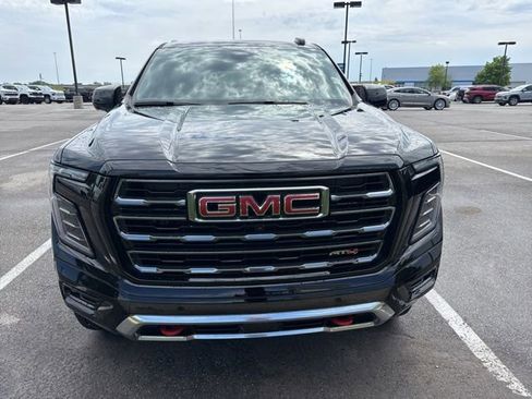 Used 2025 GMC Yukon AT4 AWD/4WD image 3