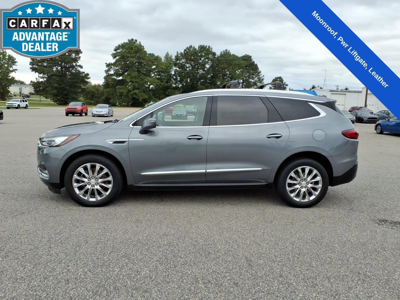 Used 2018 Buick Enclave Essence w/ LPO, Hit The Road Package AWD/4WD image 2