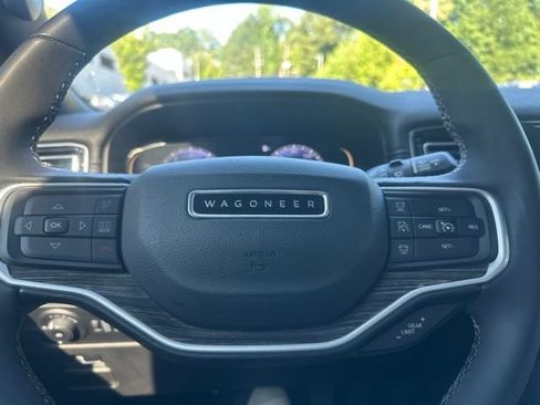 Used 2022 Jeep Wagoneer Series III w/ Premium Group I AWD/4WD image 31