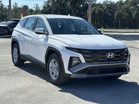 New 2026 Hyundai Tucson SE image 1