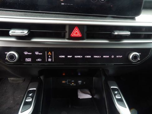 Used 2025 Kia Sorento EX FWD image 19