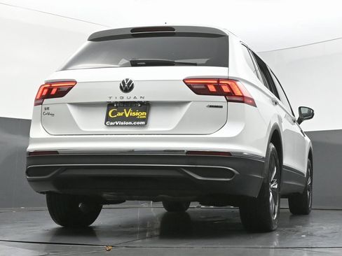 Used 2023 Volkswagen Tiguan SE w/ Panoramic Sunroof Package image 56