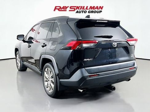 Used 2021 Toyota RAV4 XLE Premium AWD/4WD image 5
