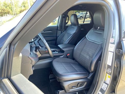 Used 2025 Ford Explorer ST-Line w/ ST-Line Street Pack AWD/4WD image 21