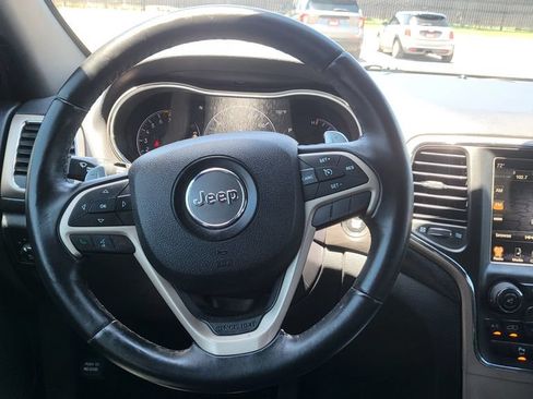Used 2017 Jeep Grand Cherokee Laredo w/ Quick Order Package 23E AWD/4WD image 30