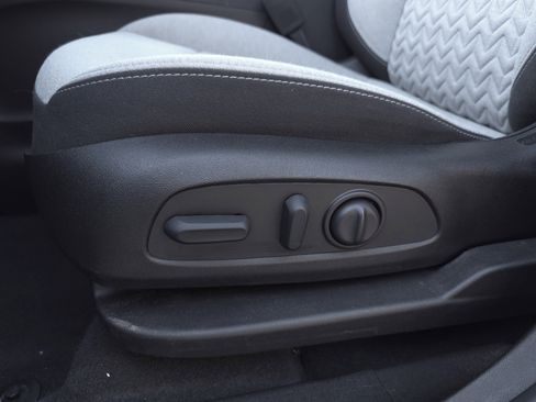 Used 2022 Chevrolet Equinox LT image 11